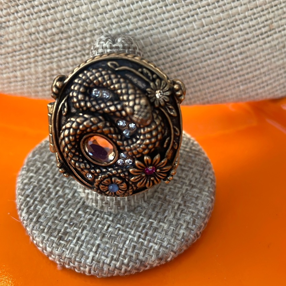 Snake Garden Poison Ring